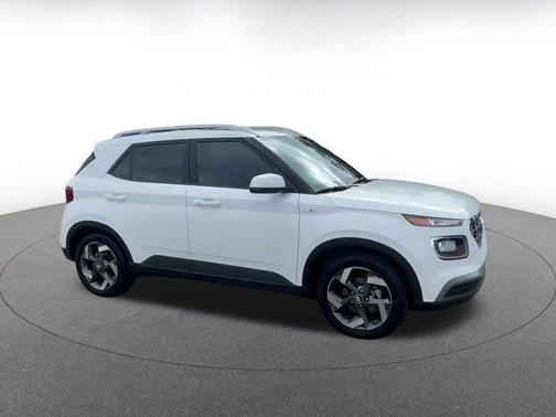 2024 Hyundai VENUE SEL