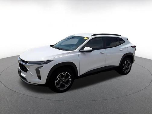 Summit White 2025 Chevrolet Trax LT