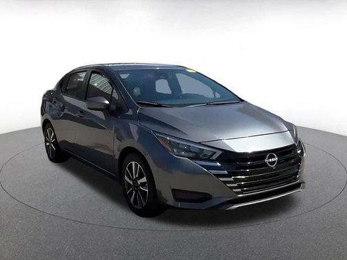 Gun Metallic 2025 Nissan Versa 1.6 SV