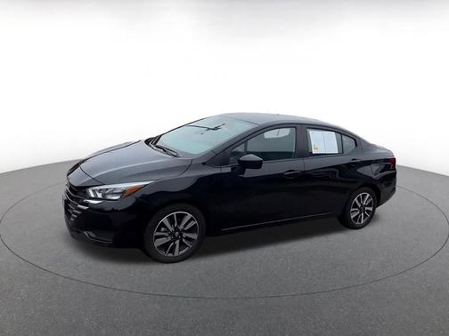Super Black 2025 Nissan Versa 1.6 SV