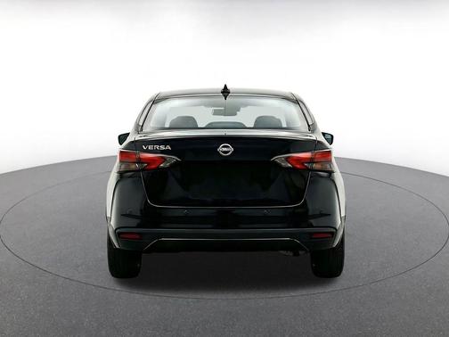 Super Black 2025 Nissan Versa 1.6 SV