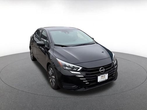 Super Black 2025 Nissan Versa 1.6 SV