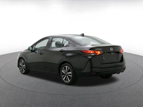 Super Black 2025 Nissan Versa 1.6 SV