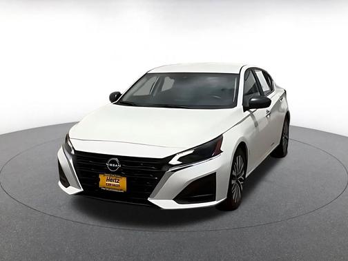 Glacier White 2025 Nissan Altima SV FWD