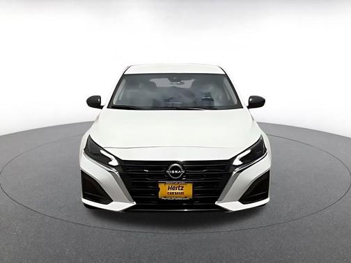 Glacier White 2025 Nissan Altima SV FWD
