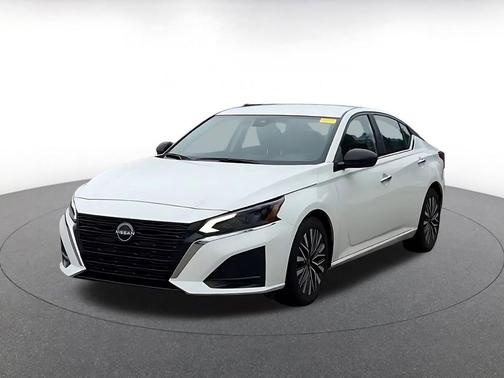 Glacier White 2025 Nissan Altima SV FWD