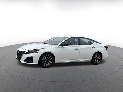 Glacier White 2025 Nissan Altima SV FWD