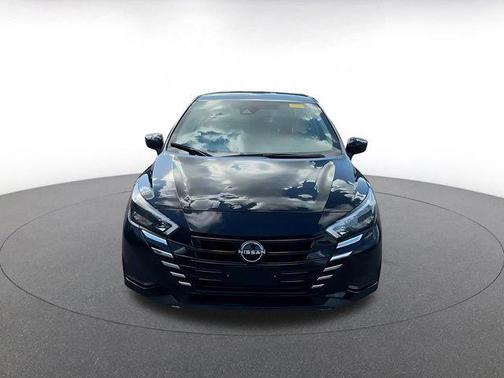 Super Black 2025 Nissan Versa 1.6 SV