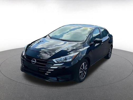 Super Black 2025 Nissan Versa 1.6 SV