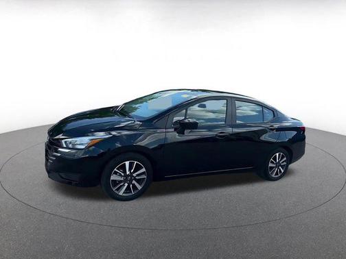 Super Black 2025 Nissan Versa 1.6 SV