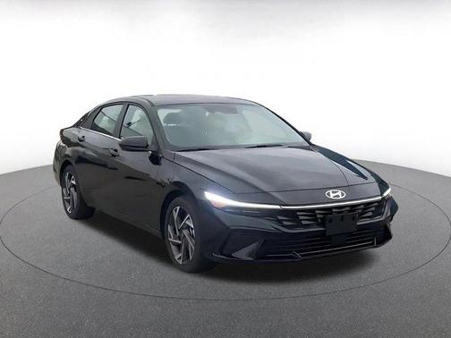 2025 Hyundai ELANTRA SEL