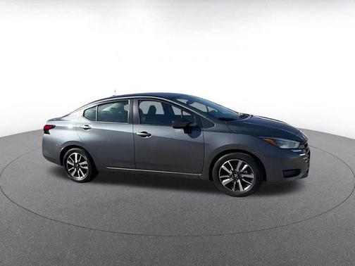 Gun Metallic 2025 Nissan Versa 1.6 SV