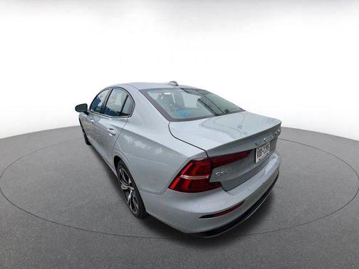 2024 Volvo S60 B5 Core Dark Theme