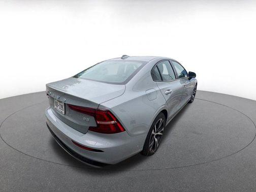 2024 Volvo S60 B5 Core Dark Theme