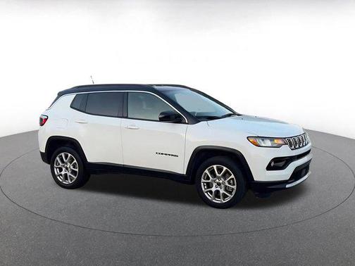 Bright White Clearcoat 2025 Jeep Compass Limited