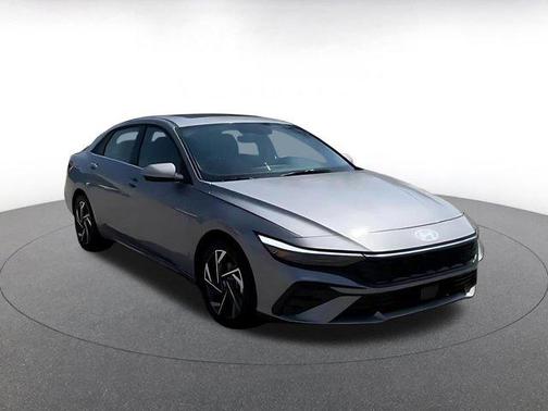 2025 Hyundai ELANTRA SEL