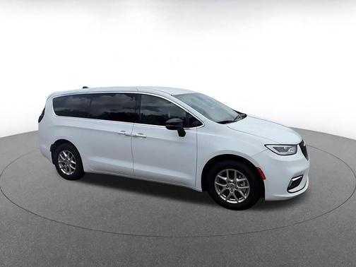 Bright White Clearcoat 2025 Chrysler Pacifica L