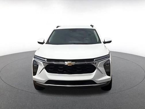 Summit White 2025 Chevrolet Trax LT