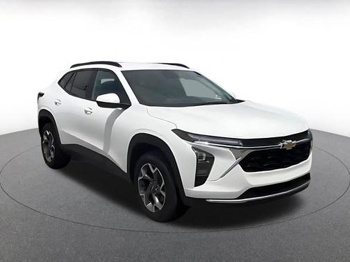 Summit White 2025 Chevrolet Trax LT