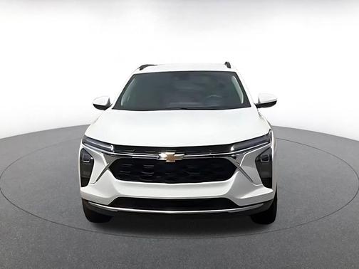 Summit White 2025 Chevrolet Trax LT