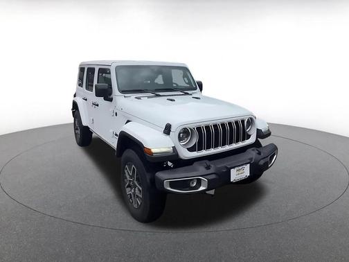 Bright White Clearcoat 2025 Jeep Wrangler 4-Door Sahara 4x4