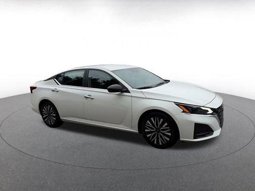 Glacier White 2025 Nissan Altima SV FWD