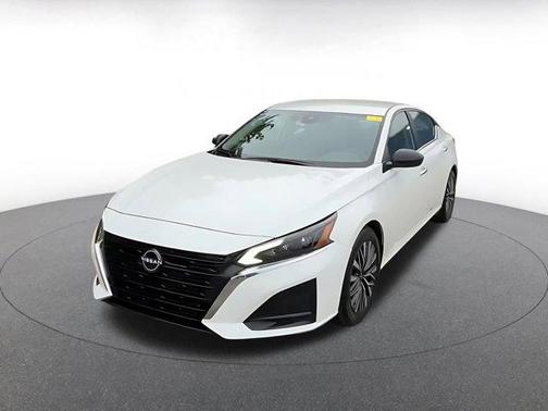 Glacier White 2025 Nissan Altima SV FWD