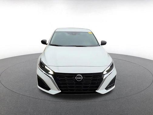 Glacier White 2025 Nissan Altima SV FWD