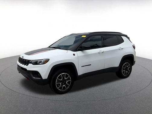 Bright White Clearcoat 2025 Jeep Compass Trailhawk