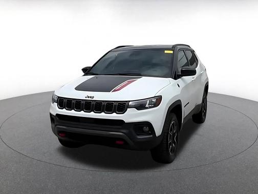 Bright White Clearcoat 2025 Jeep Compass Trailhawk