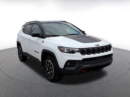 Bright White Clearcoat 2025 Jeep Compass Trailhawk