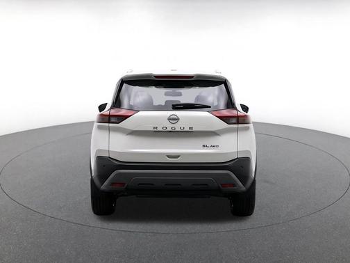 Everest White Pearl Tricoat 2026 Nissan Rogue SV