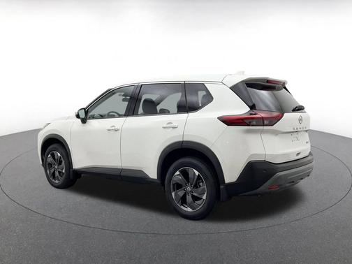 Everest White Pearl Tricoat 2026 Nissan Rogue SV
