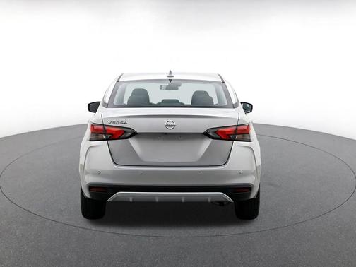 Brilliant Silver Metallic 2025 Nissan Versa 1.6 SV