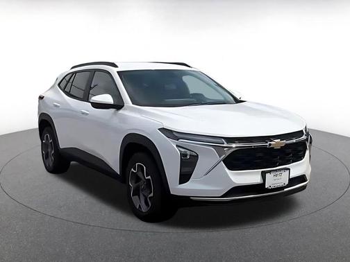Summit White 2025 Chevrolet Trax LT