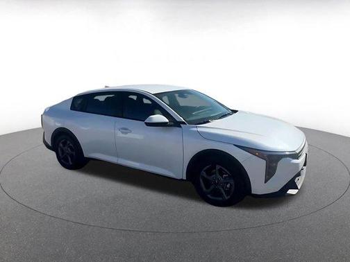 Snow White Pearl 2025 Kia K4 LXS