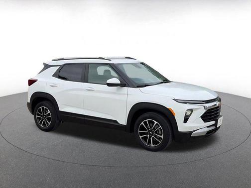 Summit White 2025 Chevrolet Trailblazer LT