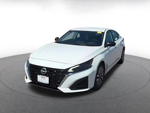 Glacier White 2025 Nissan Altima SV FWD
