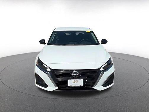 Glacier White 2025 Nissan Altima SV FWD