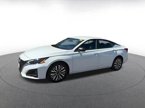 Glacier White 2025 Nissan Altima SV FWD