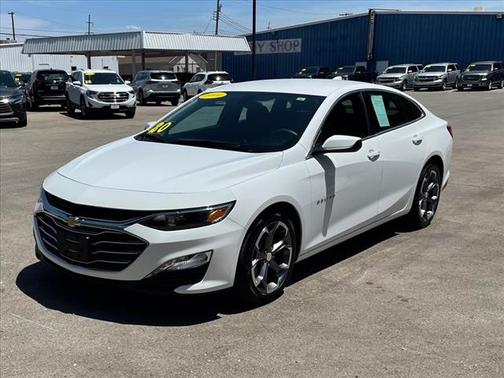 Photo 3 of 26 of 2020 Chevrolet Malibu LT