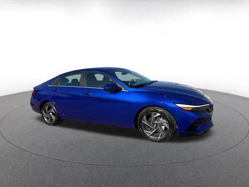 2025 Hyundai ELANTRA SEL