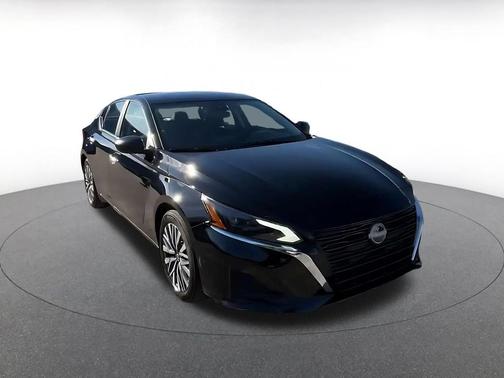 Super Black 2025 Nissan Altima SV FWD