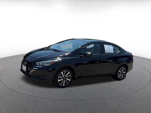 Super Black 2025 Nissan Versa 1.6 SV