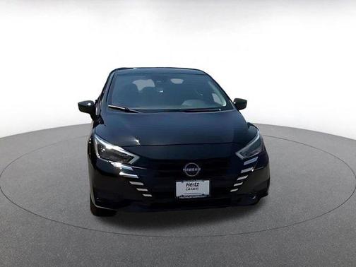 Super Black 2025 Nissan Versa 1.6 SV