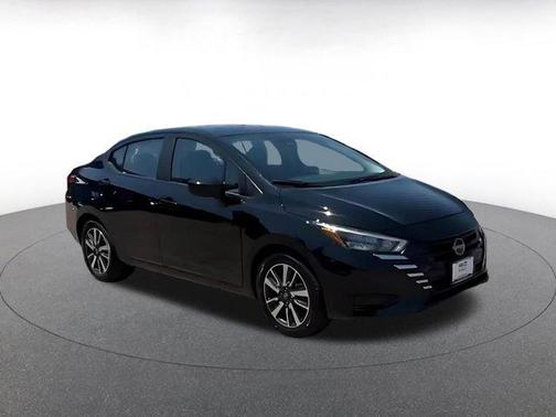 Super Black 2025 Nissan Versa 1.6 SV