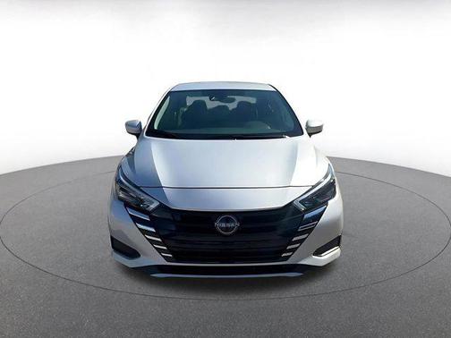 Brilliant Silver Metallic 2025 Nissan Versa 1.6 SV