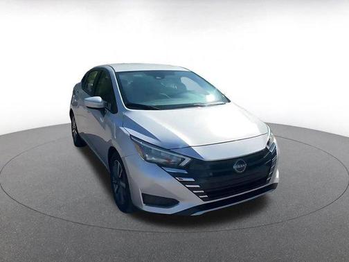 Brilliant Silver Metallic 2025 Nissan Versa 1.6 SV