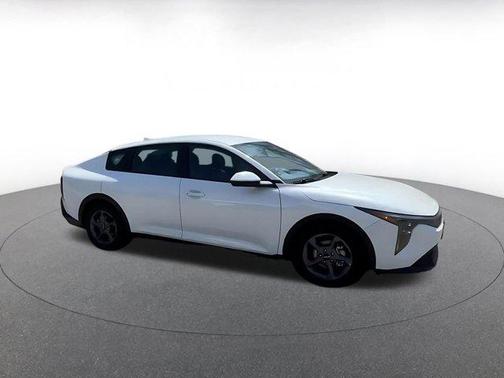 Snow White Pearl 2025 Kia K4 LXS