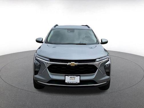 Sterling Gray Metallic 2025 Chevrolet Trax LT